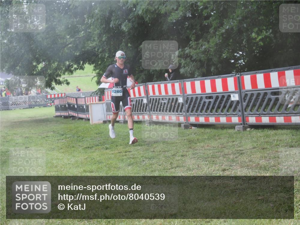 21.06.2025 - 27. Vierlanden-Triathlon KatJ http://msf.ph/oto/8040539 15.06.2025 14:28:10 Ziel 1260 meine-sportfotos.de