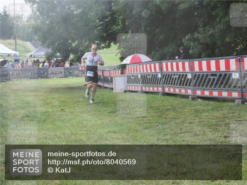 21.06.2025 - 27. Vierlanden-Triathlon KatJ http://msf.ph/oto/8040569 15.06.2025 14:28:44 Ziel 1276 meine-sportfotos.de