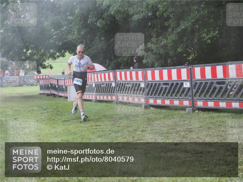21.06.2025 - 27. Vierlanden-Triathlon KatJ http://msf.ph/oto/8040579 15.06.2025 14:28:45 Ziel 1276 meine-sportfotos.de