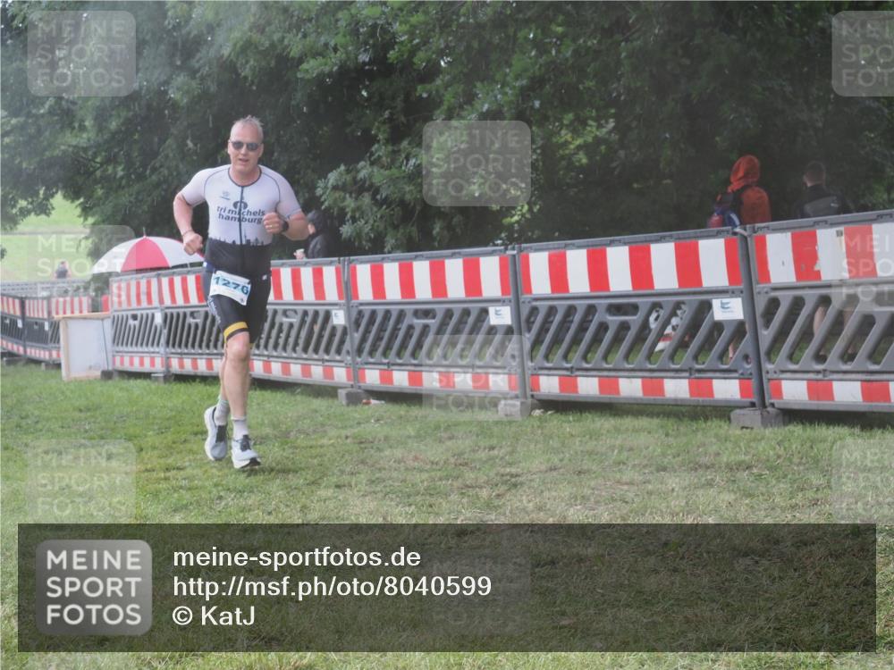 21.06.2025 - 27. Vierlanden-Triathlon KatJ http://msf.ph/oto/8040599 15.06.2025 14:28:45 Ziel 1276 meine-sportfotos.de