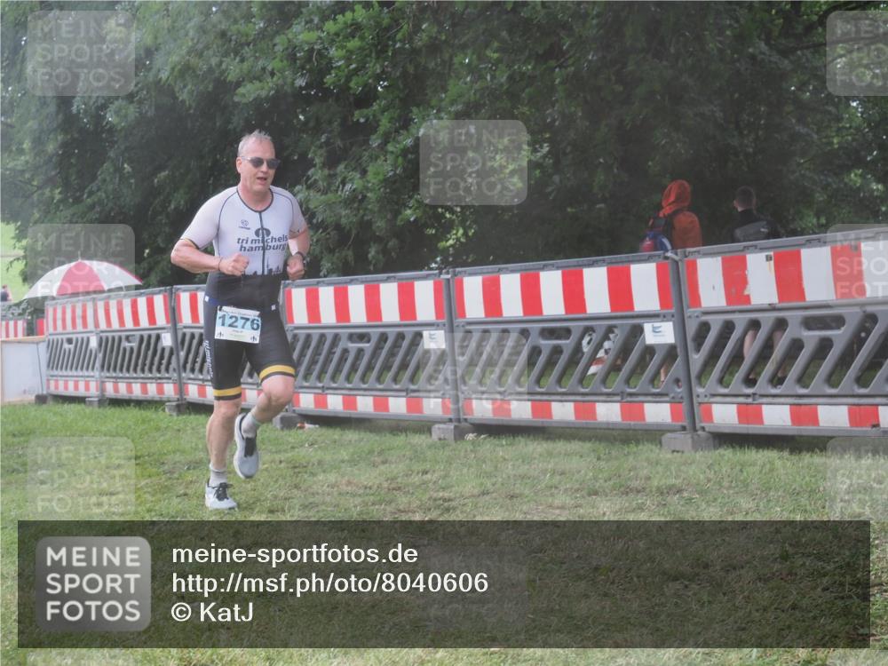 21.06.2025 - 27. Vierlanden-Triathlon KatJ http://msf.ph/oto/8040606 15.06.2025 14:28:45 Ziel 1276 meine-sportfotos.de