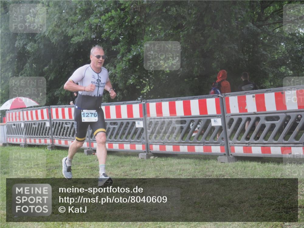 21.06.2025 - 27. Vierlanden-Triathlon KatJ http://msf.ph/oto/8040609 15.06.2025 14:28:46 Ziel 1276 meine-sportfotos.de