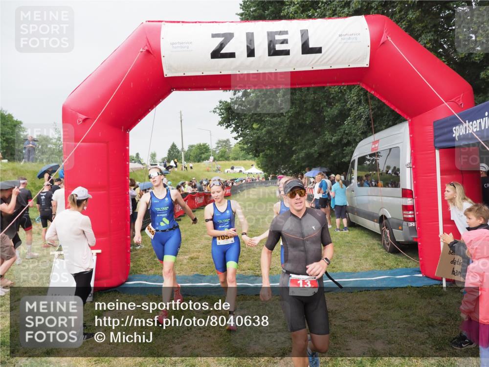 21.06.2025 - 27. Vierlanden-Triathlon MichiJ http://msf.ph/oto/8040638 15.06.2026 13:25:52 Ziel 13, 1053, 1054, 1055 meine-sportfotos.de