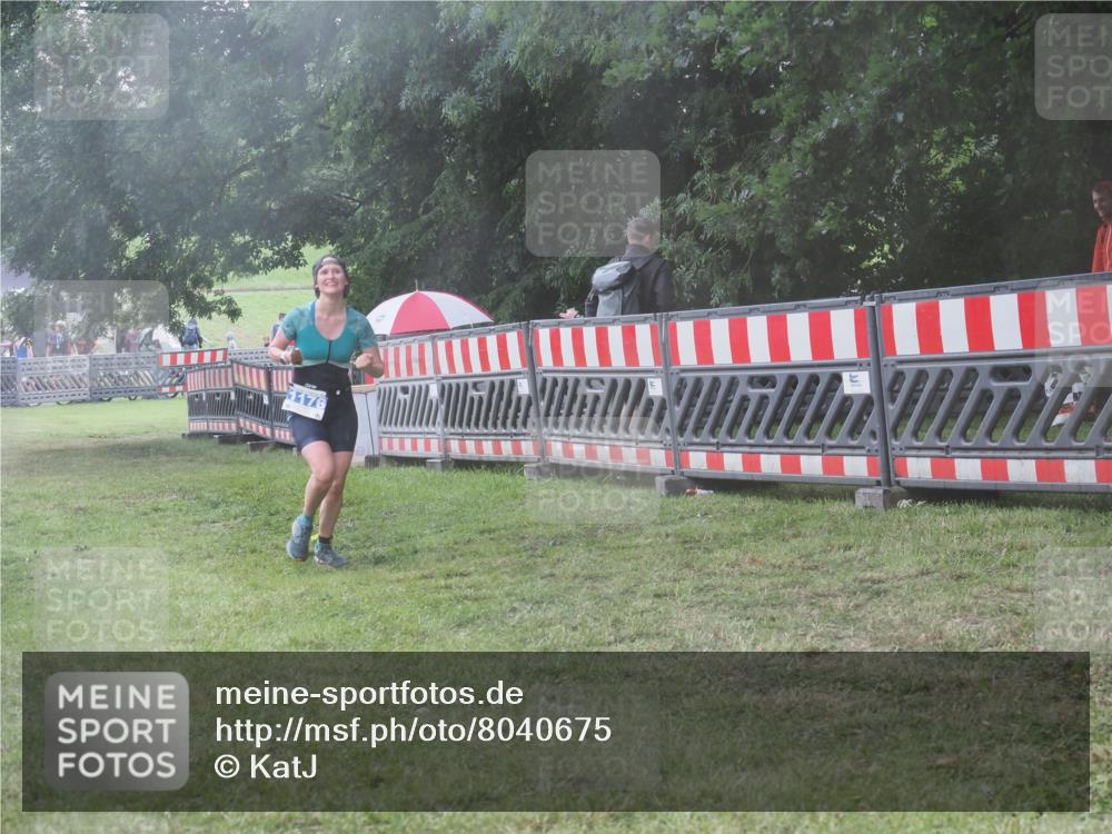 21.06.2025 - 27. Vierlanden-Triathlon KatJ http://msf.ph/oto/8040675 15.06.2025 14:29:03 Ziel 1176, 1252 meine-sportfotos.de