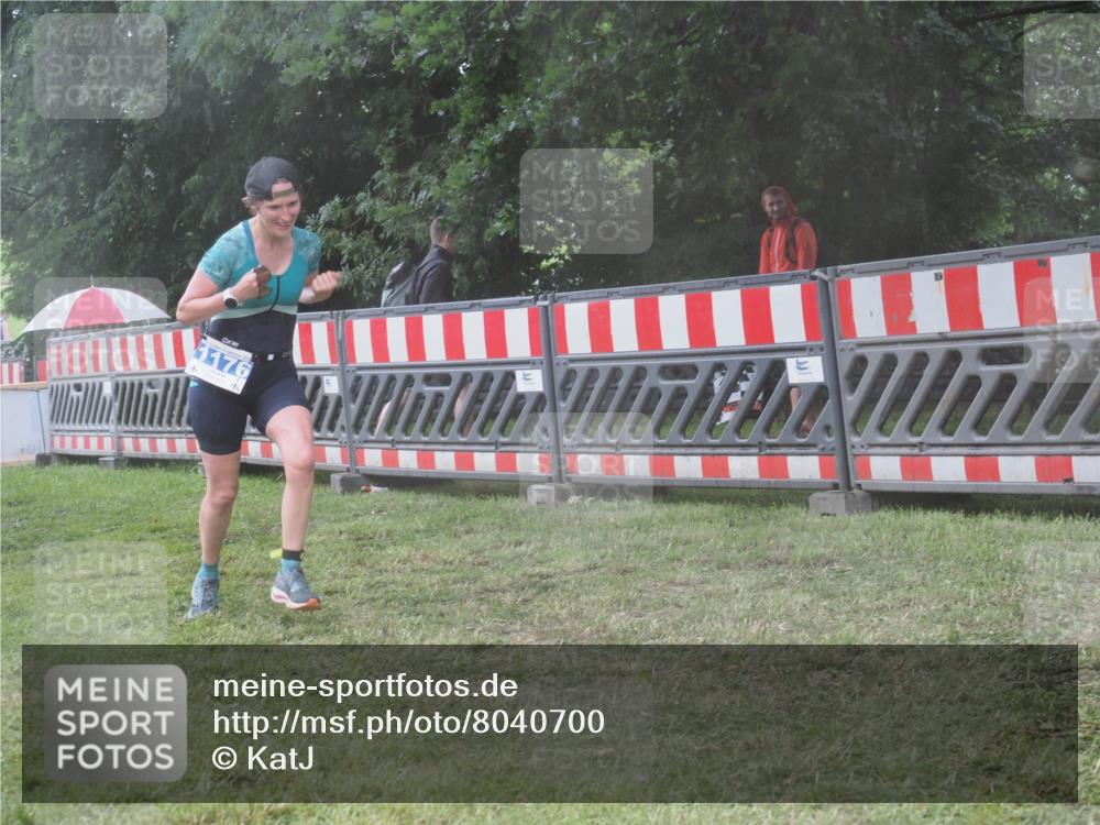 21.06.2025 - 27. Vierlanden-Triathlon KatJ http://msf.ph/oto/8040700 15.06.2025 14:29:04 Ziel 1176, 1252 meine-sportfotos.de