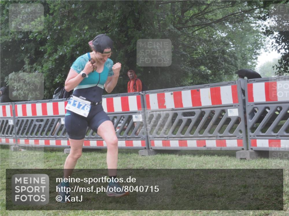 21.06.2025 - 27. Vierlanden-Triathlon KatJ http://msf.ph/oto/8040715 15.06.2025 14:29:04 Ziel 1176, 1252 meine-sportfotos.de