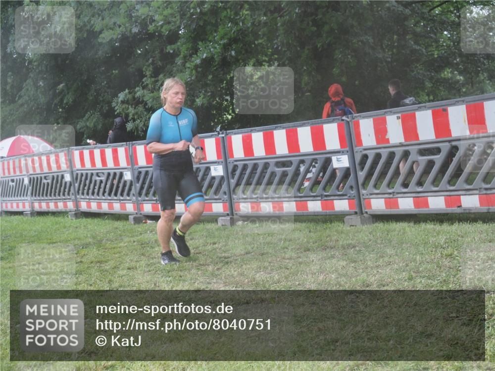 21.06.2025 - 27. Vierlanden-Triathlon KatJ http://msf.ph/oto/8040751 15.06.2025 14:29:20 Ziel 1223, 1296 meine-sportfotos.de