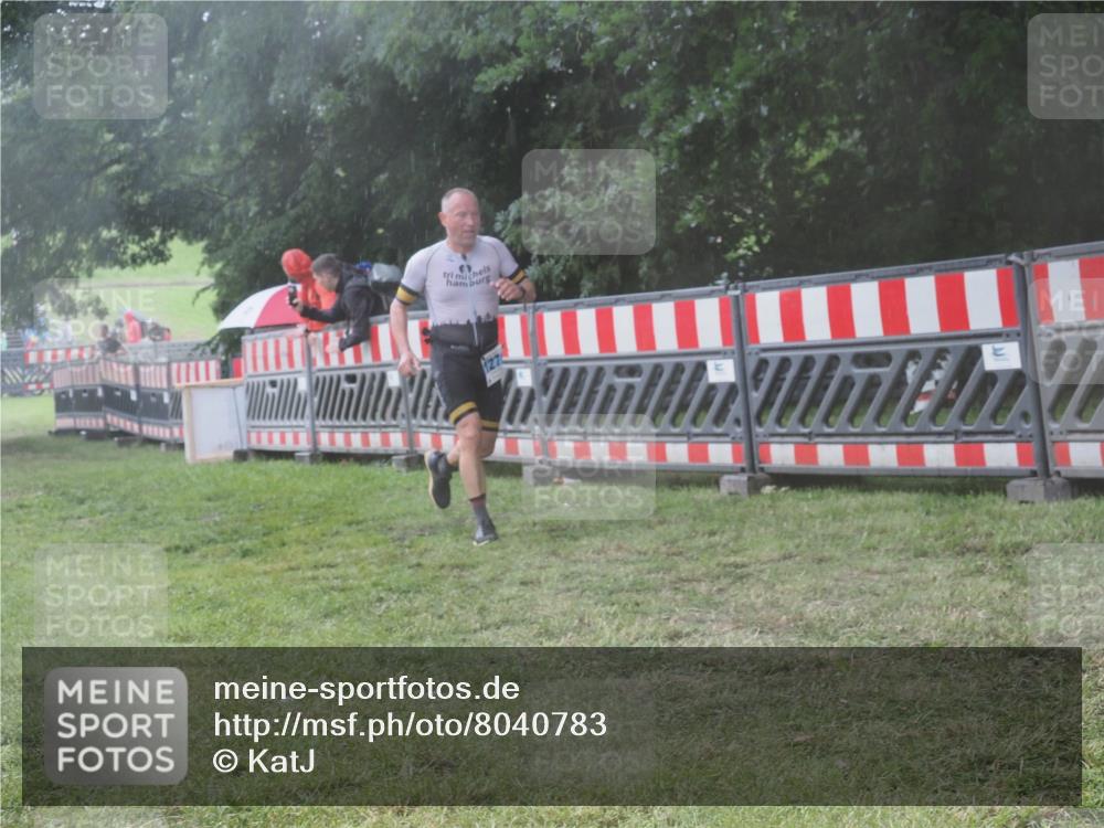 21.06.2025 - 27. Vierlanden-Triathlon KatJ http://msf.ph/oto/8040783 15.06.2025 14:29:41 Ziel 1175, 1271, 1287, 1295 meine-sportfotos.de