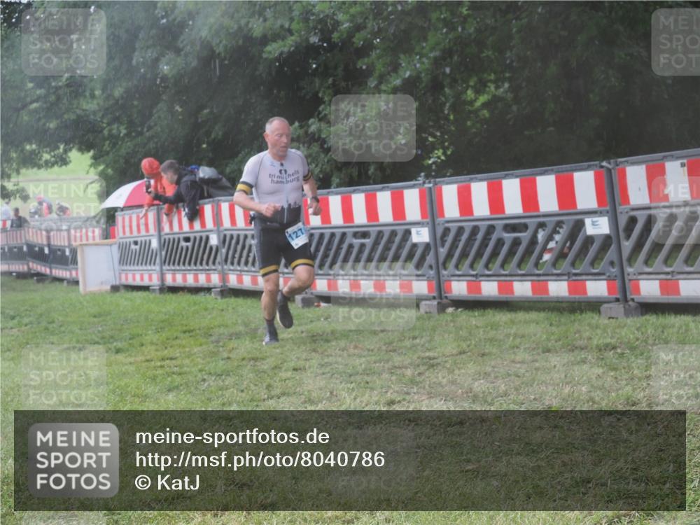 21.06.2025 - 27. Vierlanden-Triathlon KatJ http://msf.ph/oto/8040786 15.06.2025 14:29:41 Ziel 1175, 1271, 1287, 1295 meine-sportfotos.de