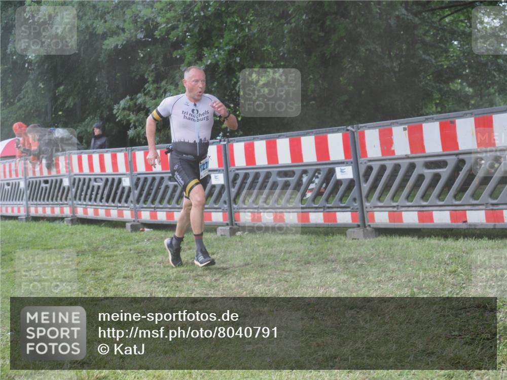 21.06.2025 - 27. Vierlanden-Triathlon KatJ http://msf.ph/oto/8040791 15.06.2025 14:29:41 Ziel 1175, 1271, 1287, 1295 meine-sportfotos.de
