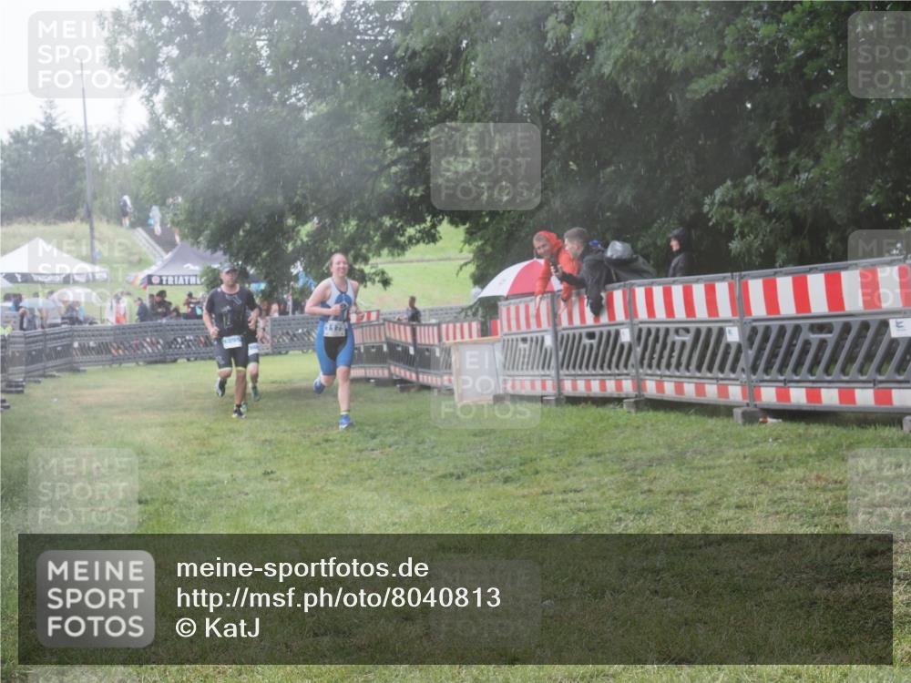 21.06.2025 - 27. Vierlanden-Triathlon KatJ http://msf.ph/oto/8040813 15.06.2025 14:29:44 Ziel 1175, 1271, 1287, 1294, 1295 meine-sportfotos.de