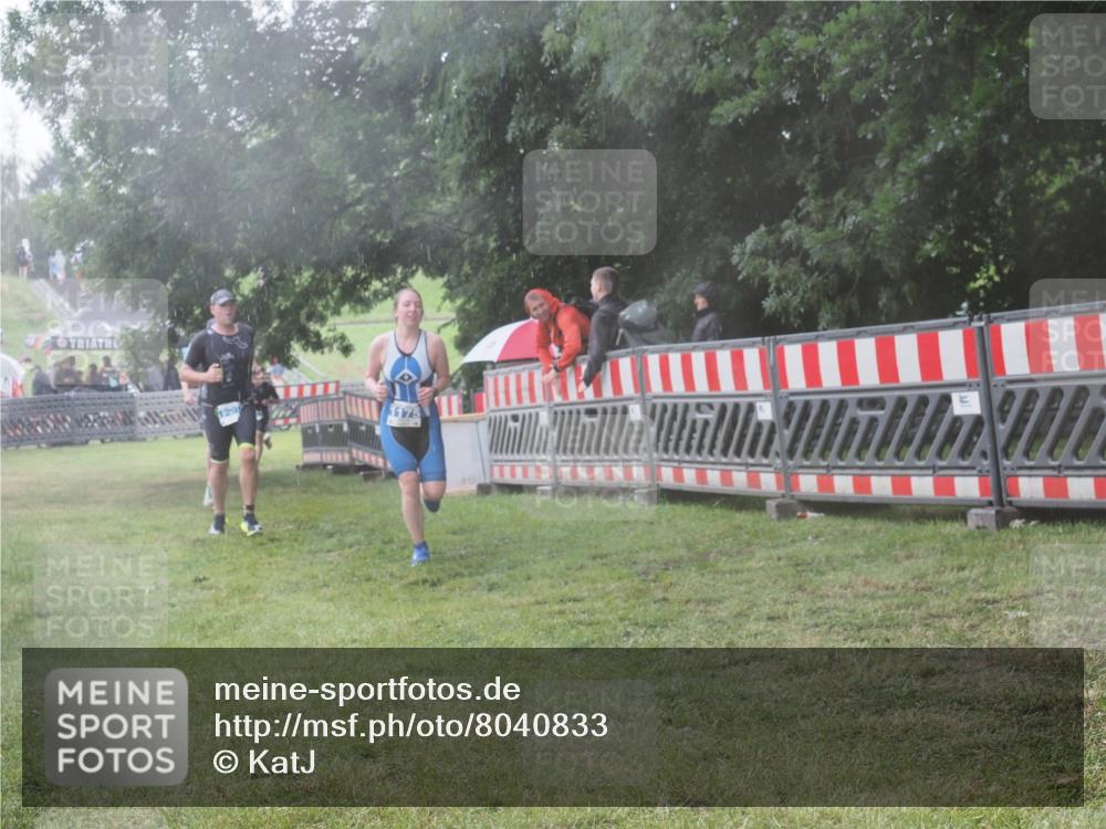 21.06.2025 - 27. Vierlanden-Triathlon KatJ http://msf.ph/oto/8040833 15.06.2025 14:29:45 Ziel 1175, 1287, 1294, 1295 meine-sportfotos.de