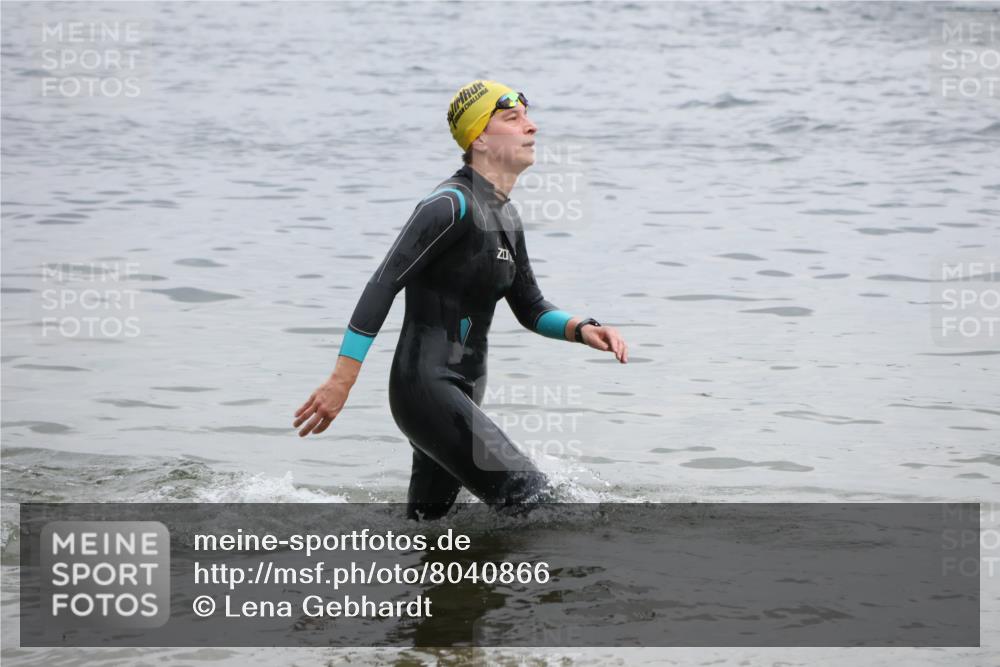 21.06.2025 - 27. Vierlanden-Triathlon Lena Gebhardt http://msf.ph/oto/8040866 15.06.2025 13:04:45 Schwimmen 1165 meine-sportfotos.de