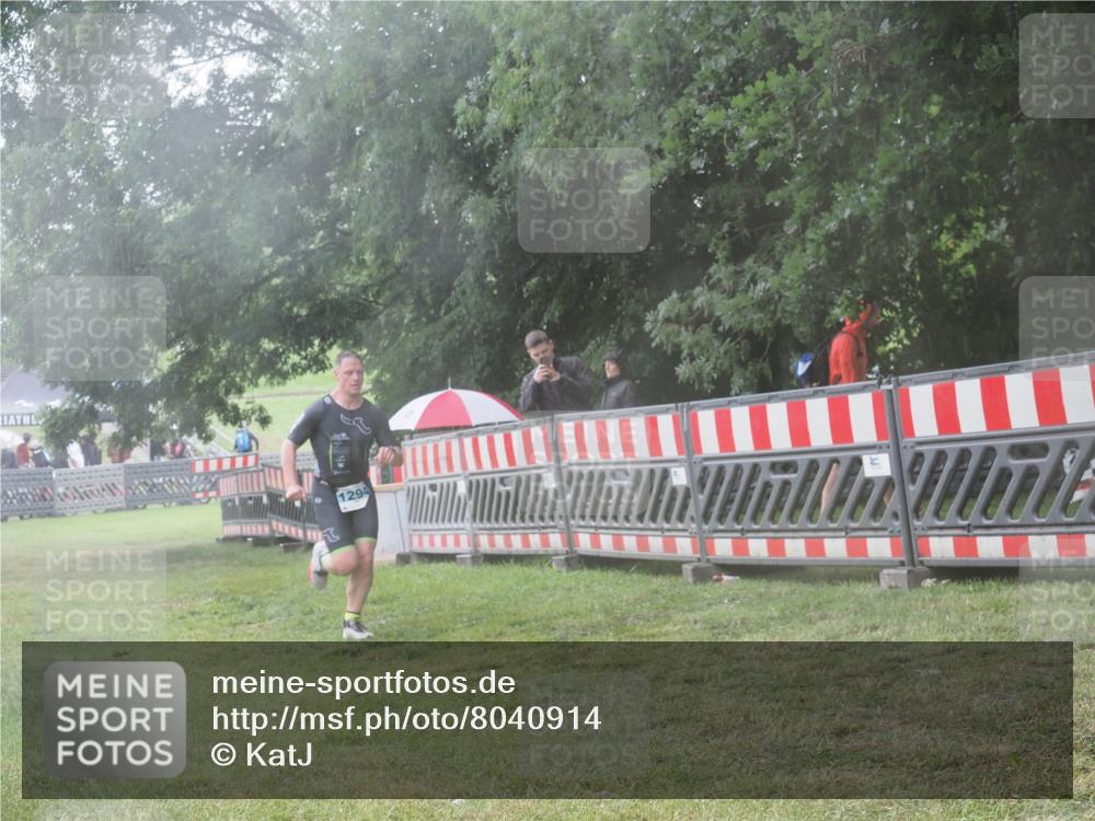 21.06.2025 - 27. Vierlanden-Triathlon KatJ http://msf.ph/oto/8040914 15.06.2025 14:29:52 Ziel 1294 meine-sportfotos.de