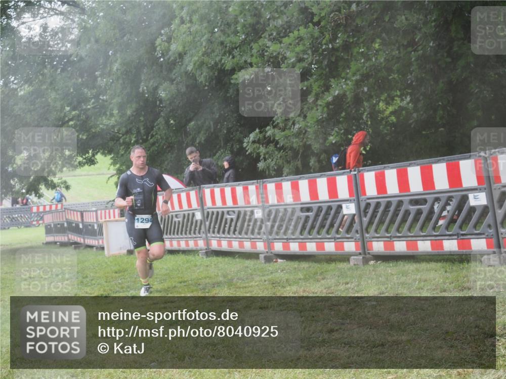 21.06.2025 - 27. Vierlanden-Triathlon KatJ http://msf.ph/oto/8040925 15.06.2025 14:29:52 Ziel 1294 meine-sportfotos.de