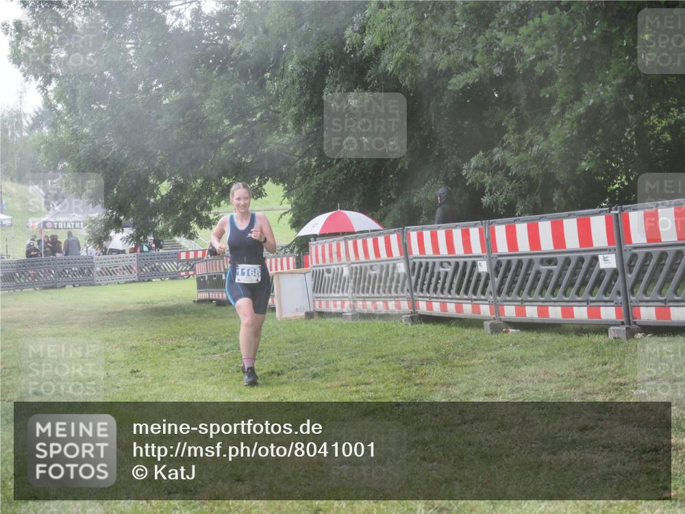 21.06.2025 - 27. Vierlanden-Triathlon KatJ http://msf.ph/oto/8041001 15.06.2025 14:30:11 Ziel 1168, 1236 meine-sportfotos.de