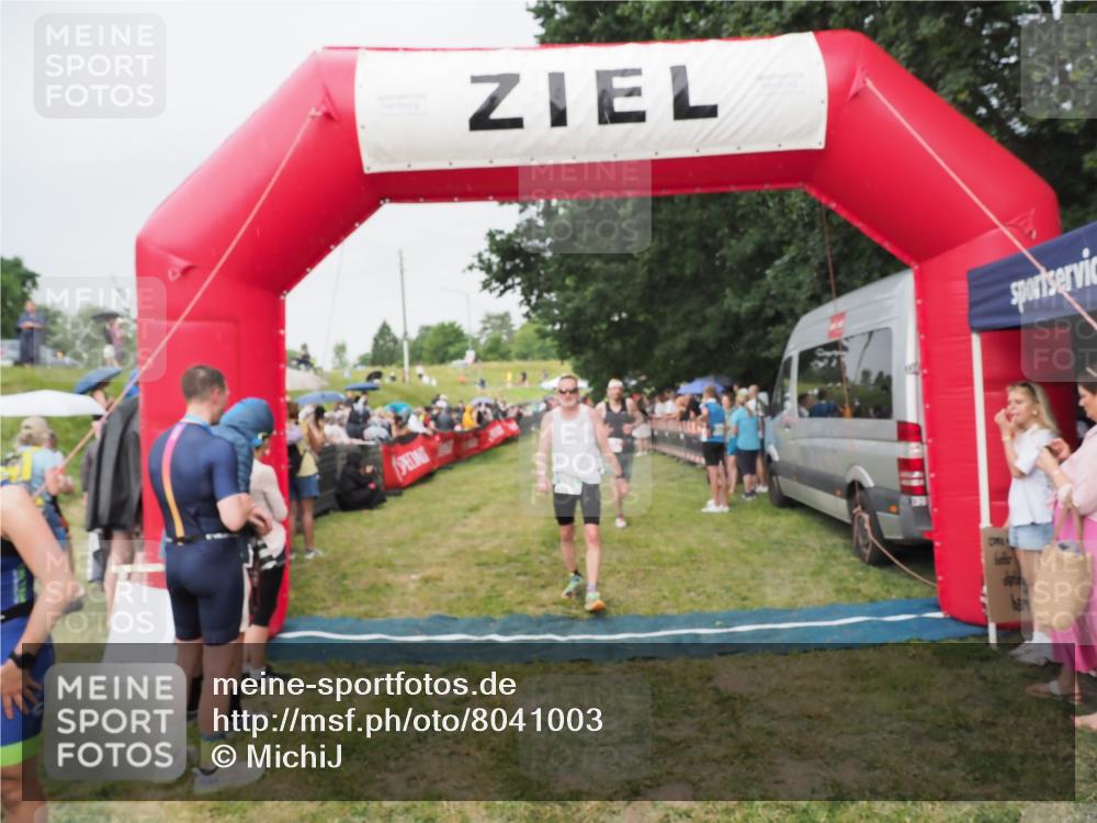 21.06.2025 - 27. Vierlanden-Triathlon MichiJ http://msf.ph/oto/8041003 15.06.2026 13:27:33 Ziel 97, 114, 762, 951 meine-sportfotos.de