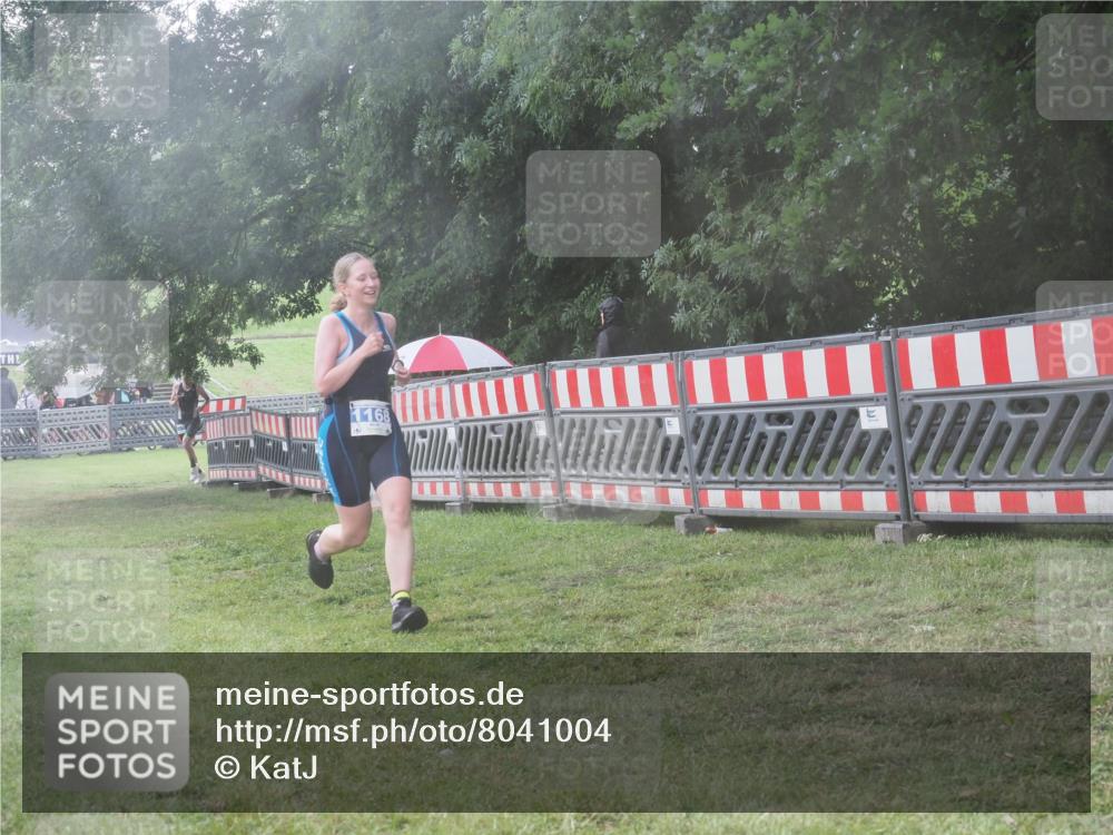 21.06.2025 - 27. Vierlanden-Triathlon KatJ http://msf.ph/oto/8041004 15.06.2025 14:30:12 Ziel 1168, 1236 meine-sportfotos.de