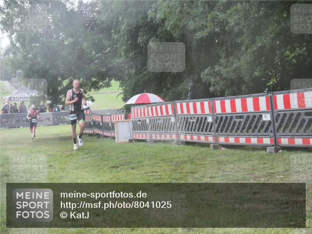 21.06.2025 - 27. Vierlanden-Triathlon KatJ http://msf.ph/oto/8041025 15.06.2025 14:30:17 Ziel 1236, 1255 meine-sportfotos.de