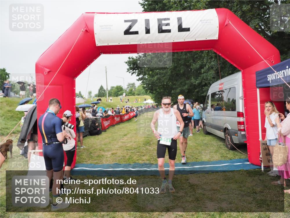 21.06.2025 - 27. Vierlanden-Triathlon MichiJ http://msf.ph/oto/8041033 15.06.2026 13:27:34 Ziel 114, 762, 951 meine-sportfotos.de