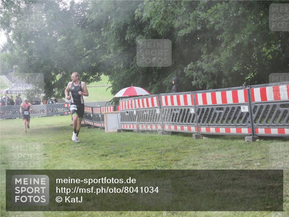21.06.2025 - 27. Vierlanden-Triathlon KatJ http://msf.ph/oto/8041034 15.06.2025 14:30:17 Ziel 1236, 1255 meine-sportfotos.de