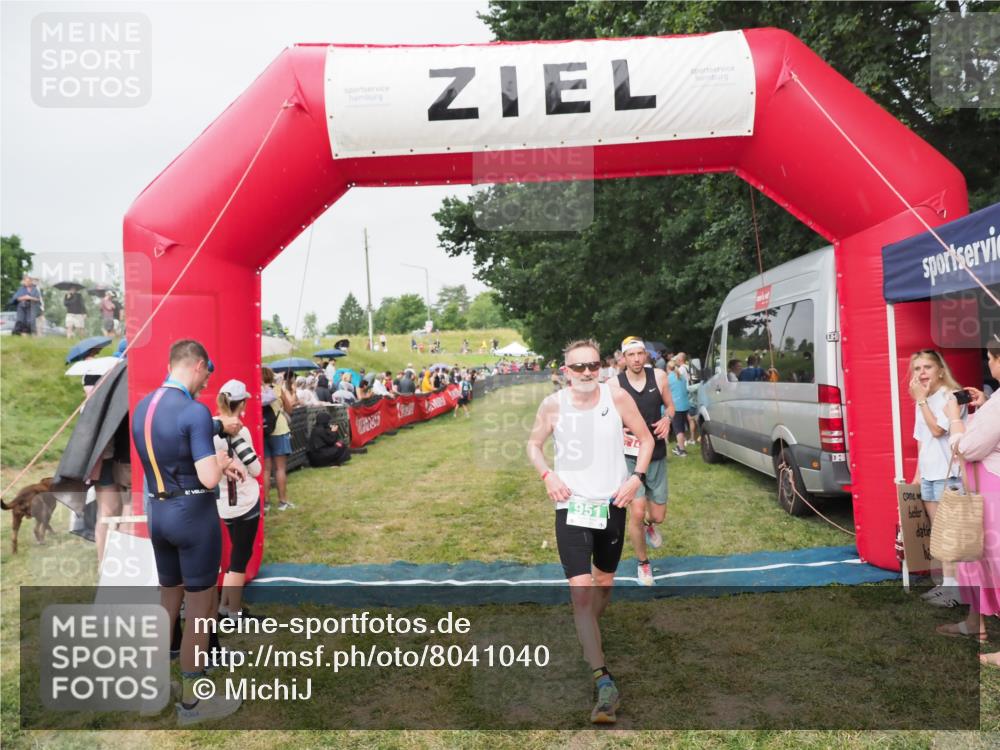 21.06.2025 - 27. Vierlanden-Triathlon MichiJ http://msf.ph/oto/8041040 15.06.2026 13:27:35 Ziel 114, 762, 951 meine-sportfotos.de