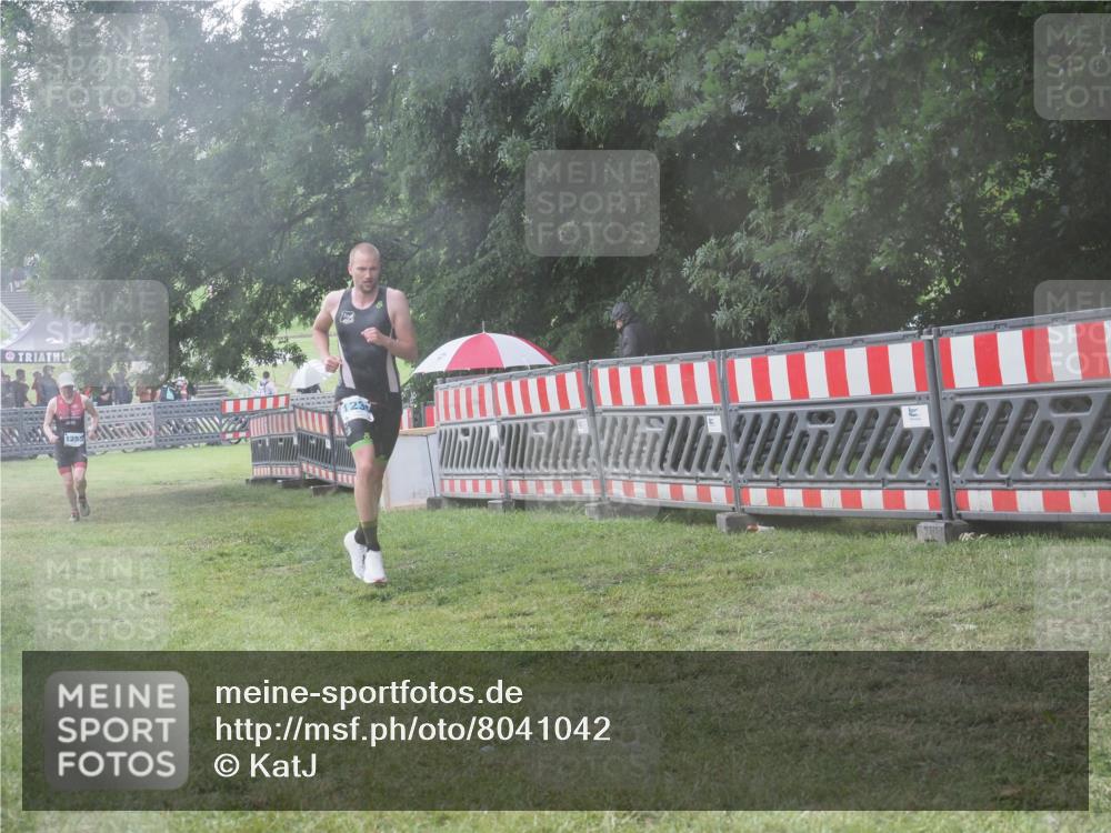 21.06.2025 - 27. Vierlanden-Triathlon KatJ http://msf.ph/oto/8041042 15.06.2025 14:30:18 Ziel 1236, 1255 meine-sportfotos.de