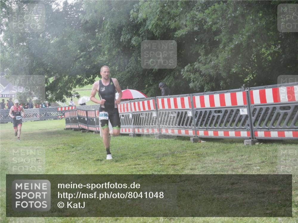21.06.2025 - 27. Vierlanden-Triathlon KatJ http://msf.ph/oto/8041048 15.06.2025 14:30:18 Ziel 1236, 1255 meine-sportfotos.de