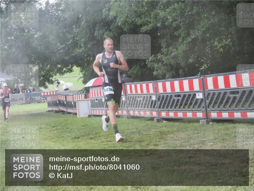 21.06.2025 - 27. Vierlanden-Triathlon KatJ http://msf.ph/oto/8041060 15.06.2025 14:30:19 Ziel 1236, 1255 meine-sportfotos.de