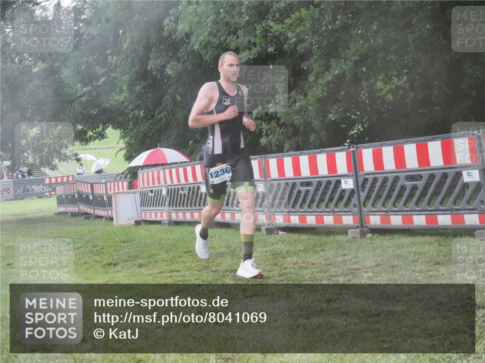 21.06.2025 - 27. Vierlanden-Triathlon KatJ http://msf.ph/oto/8041069 15.06.2025 14:30:19 Ziel 1236, 1255 meine-sportfotos.de