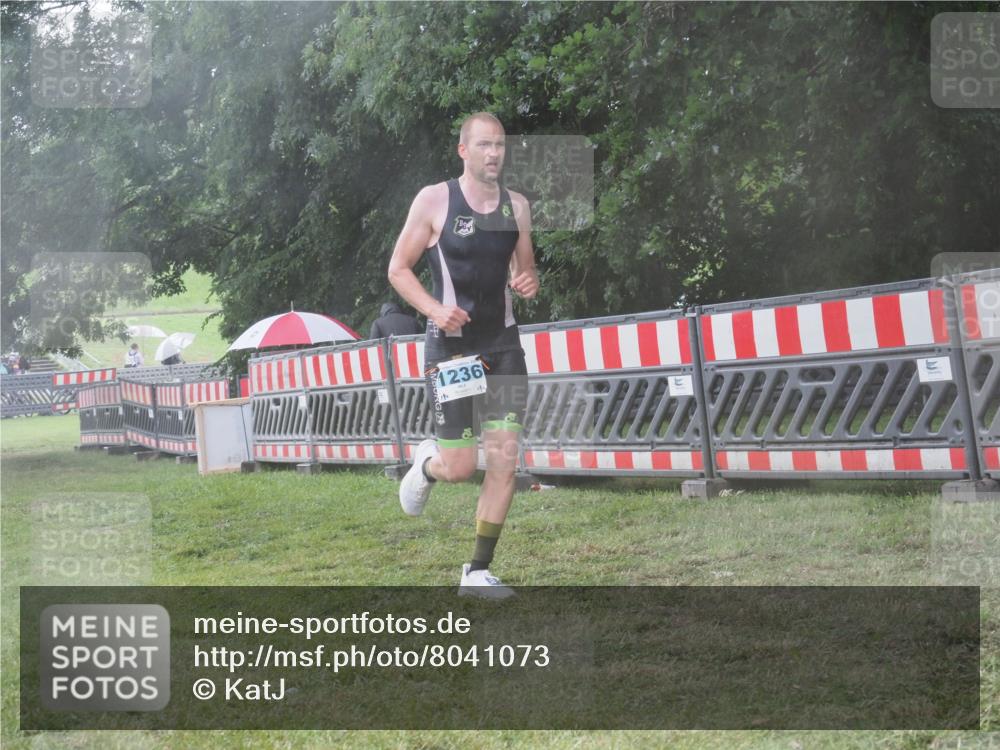 21.06.2025 - 27. Vierlanden-Triathlon KatJ http://msf.ph/oto/8041073 15.06.2025 14:30:20 Ziel 1236, 1255 meine-sportfotos.de