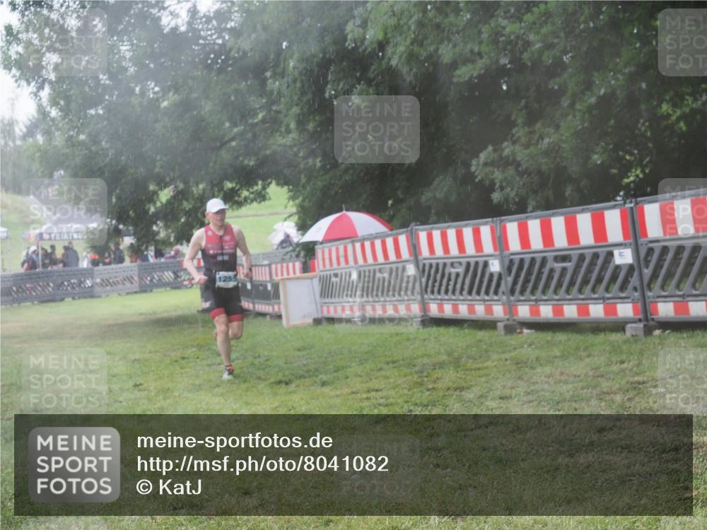 21.06.2025 - 27. Vierlanden-Triathlon KatJ http://msf.ph/oto/8041082 15.06.2025 14:30:22 Ziel 1236, 1255 meine-sportfotos.de