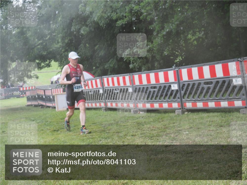 21.06.2025 - 27. Vierlanden-Triathlon KatJ http://msf.ph/oto/8041103 15.06.2025 14:30:22 Ziel 1236, 1255 meine-sportfotos.de