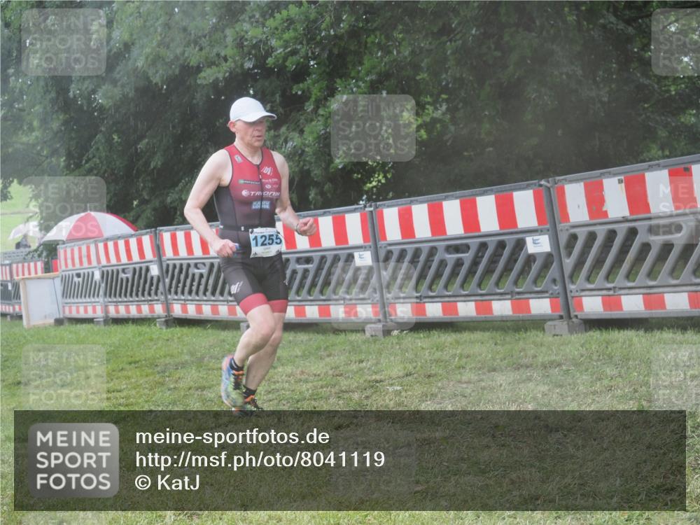 21.06.2025 - 27. Vierlanden-Triathlon KatJ http://msf.ph/oto/8041119 15.06.2025 14:30:23 Ziel 1255 meine-sportfotos.de