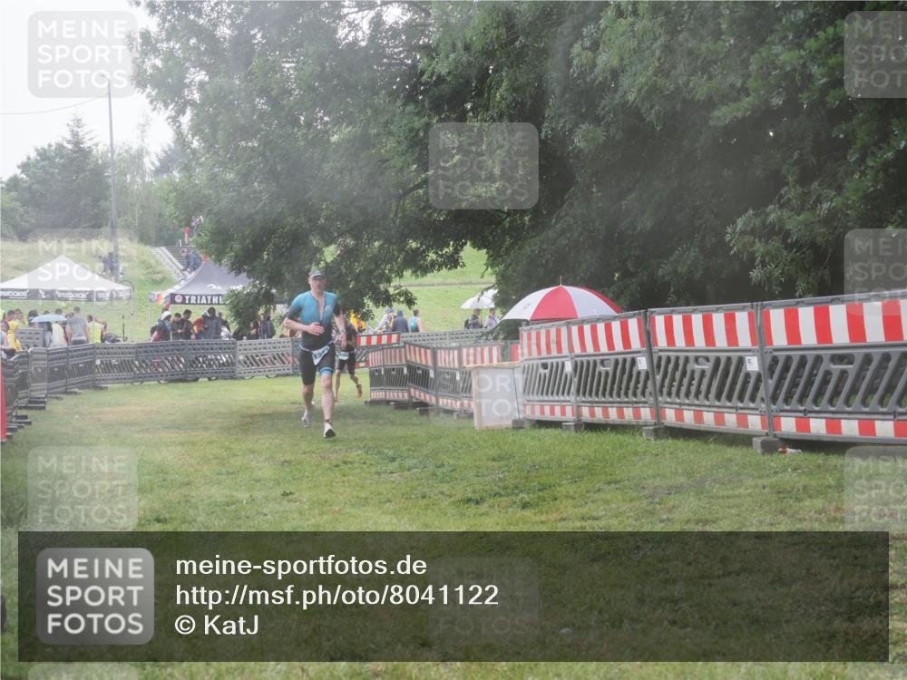 21.06.2025 - 27. Vierlanden-Triathlon KatJ http://msf.ph/oto/8041122 15.06.2025 14:30:44 Ziel 1244, 1313 meine-sportfotos.de
