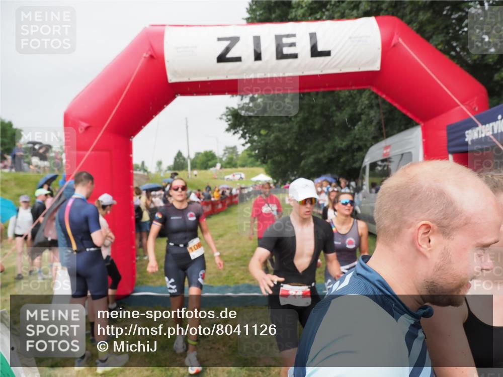 21.06.2025 - 27. Vierlanden-Triathlon MichiJ http://msf.ph/oto/8041126 15.06.2026 13:27:51 Ziel 26, 169, 964, 1058, 1059, 1060 meine-sportfotos.de