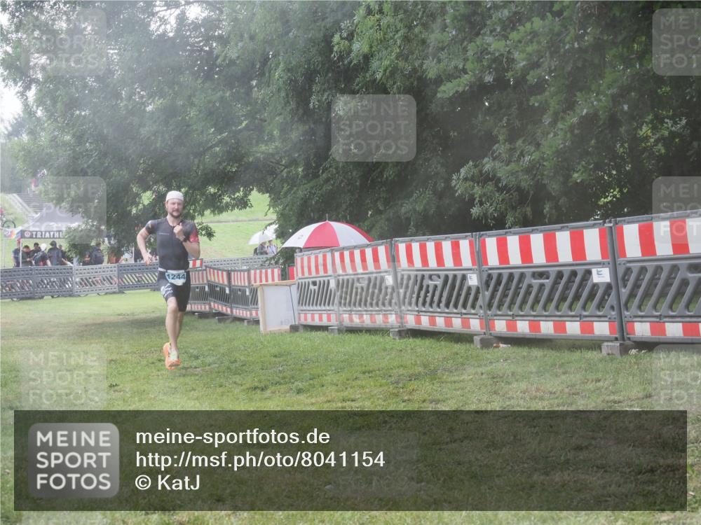 21.06.2025 - 27. Vierlanden-Triathlon KatJ http://msf.ph/oto/8041154 15.06.2025 14:30:50 Ziel 1244 meine-sportfotos.de