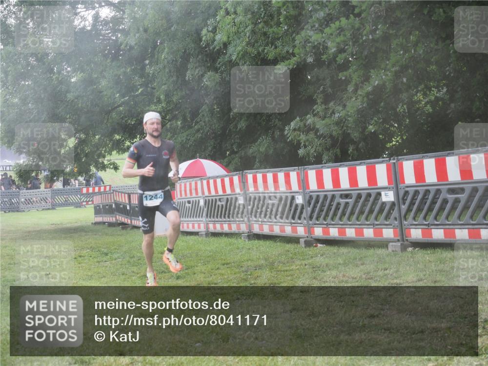 21.06.2025 - 27. Vierlanden-Triathlon KatJ http://msf.ph/oto/8041171 15.06.2025 14:30:51 Ziel 1244 meine-sportfotos.de