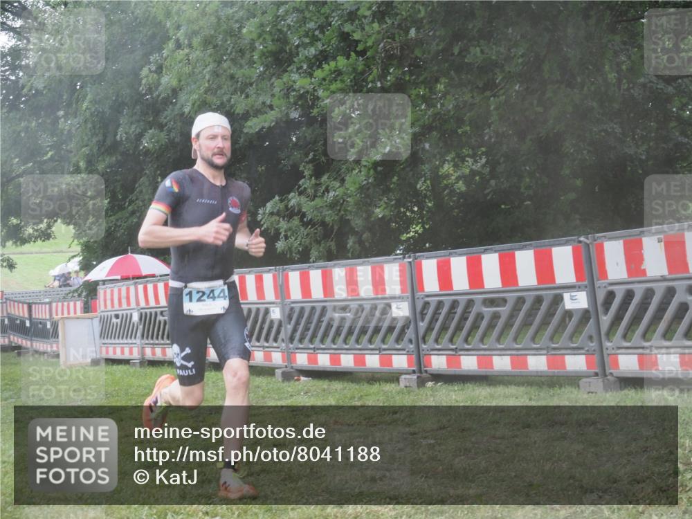 21.06.2025 - 27. Vierlanden-Triathlon KatJ http://msf.ph/oto/8041188 15.06.2025 14:30:52 Ziel 1244 meine-sportfotos.de