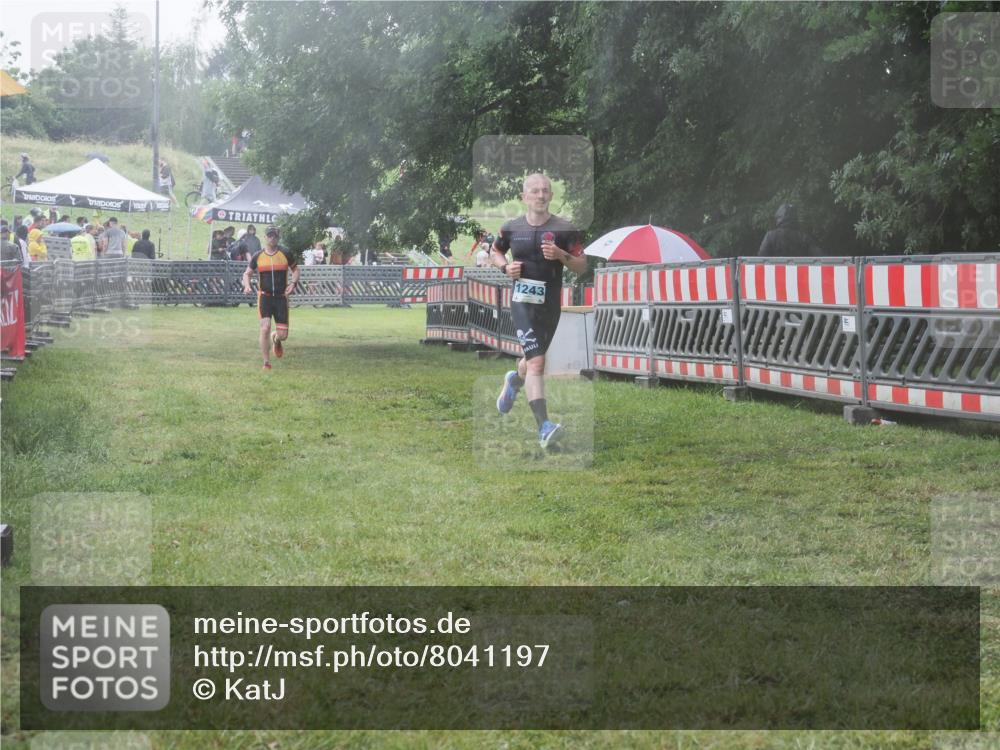 21.06.2025 - 27. Vierlanden-Triathlon KatJ http://msf.ph/oto/8041197 15.06.2025 14:31:30 Ziel 1243, 1257 meine-sportfotos.de