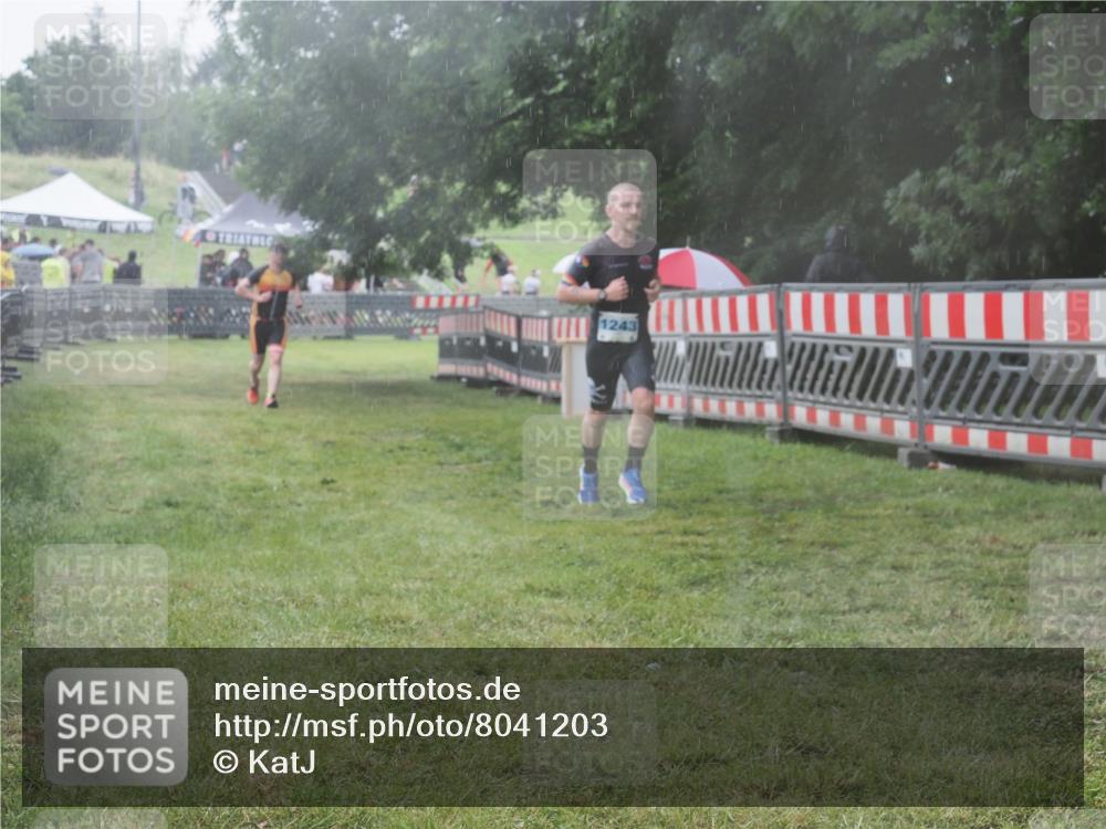 21.06.2025 - 27. Vierlanden-Triathlon KatJ http://msf.ph/oto/8041203 15.06.2025 14:31:31 Ziel 1243, 1257 meine-sportfotos.de