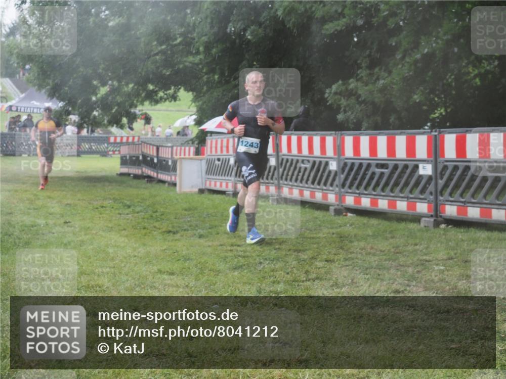 21.06.2025 - 27. Vierlanden-Triathlon KatJ http://msf.ph/oto/8041212 15.06.2025 14:31:31 Ziel 1243, 1257 meine-sportfotos.de