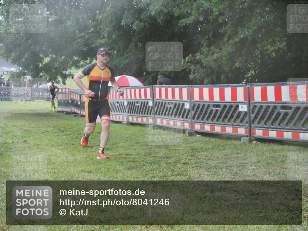 21.06.2025 - 27. Vierlanden-Triathlon KatJ http://msf.ph/oto/8041246 15.06.2025 14:31:34 Ziel 1237, 1257 meine-sportfotos.de