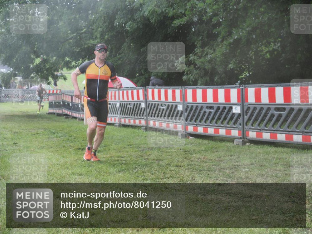 21.06.2025 - 27. Vierlanden-Triathlon KatJ http://msf.ph/oto/8041250 15.06.2025 14:31:34 Ziel 1237, 1257 meine-sportfotos.de