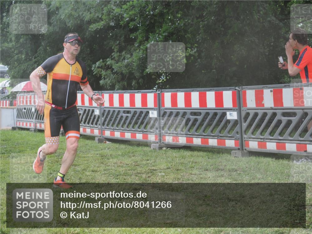21.06.2025 - 27. Vierlanden-Triathlon KatJ http://msf.ph/oto/8041266 15.06.2025 14:31:35 Ziel 1237, 1257 meine-sportfotos.de
