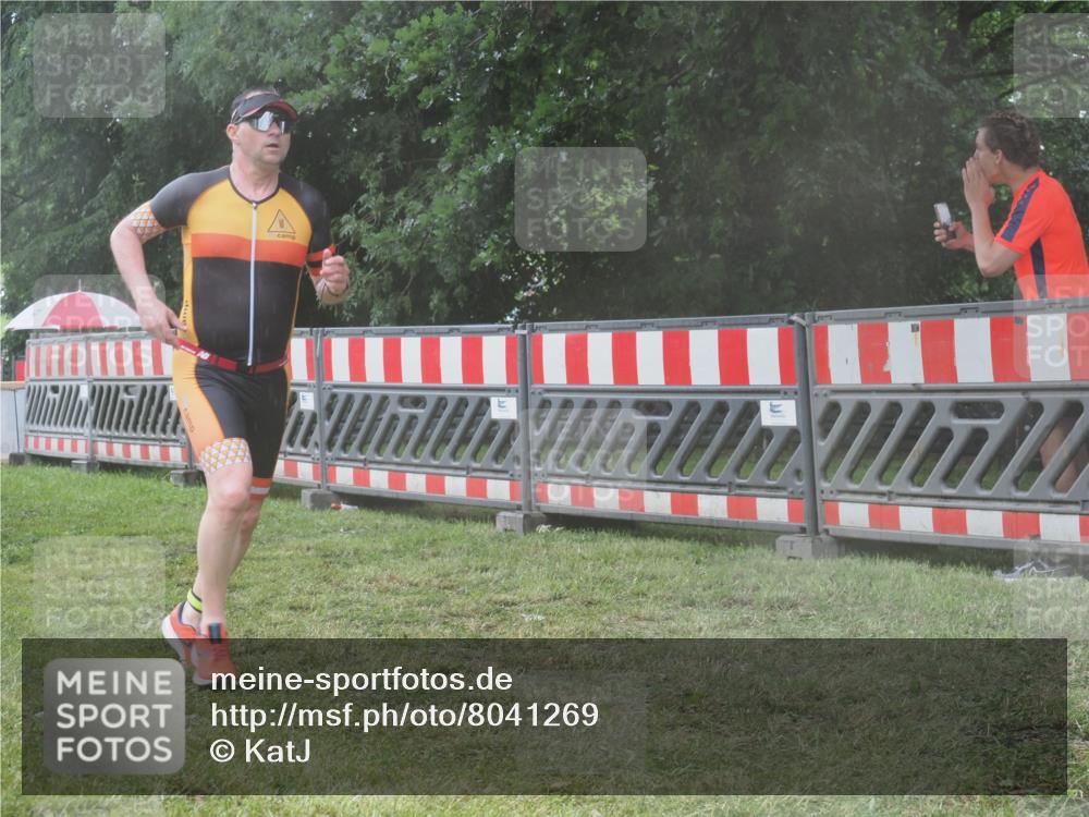 21.06.2025 - 27. Vierlanden-Triathlon KatJ http://msf.ph/oto/8041269 15.06.2025 14:31:35 Ziel 1237, 1257 meine-sportfotos.de