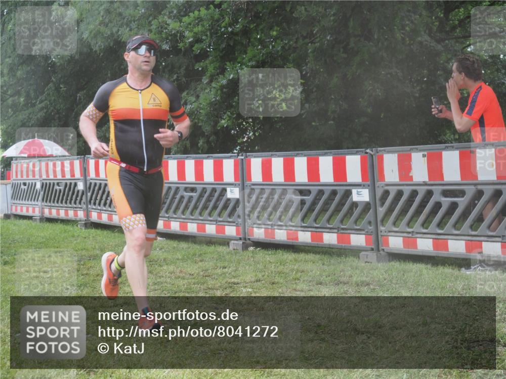 21.06.2025 - 27. Vierlanden-Triathlon KatJ http://msf.ph/oto/8041272 15.06.2025 14:31:35 Ziel 1237, 1257 meine-sportfotos.de