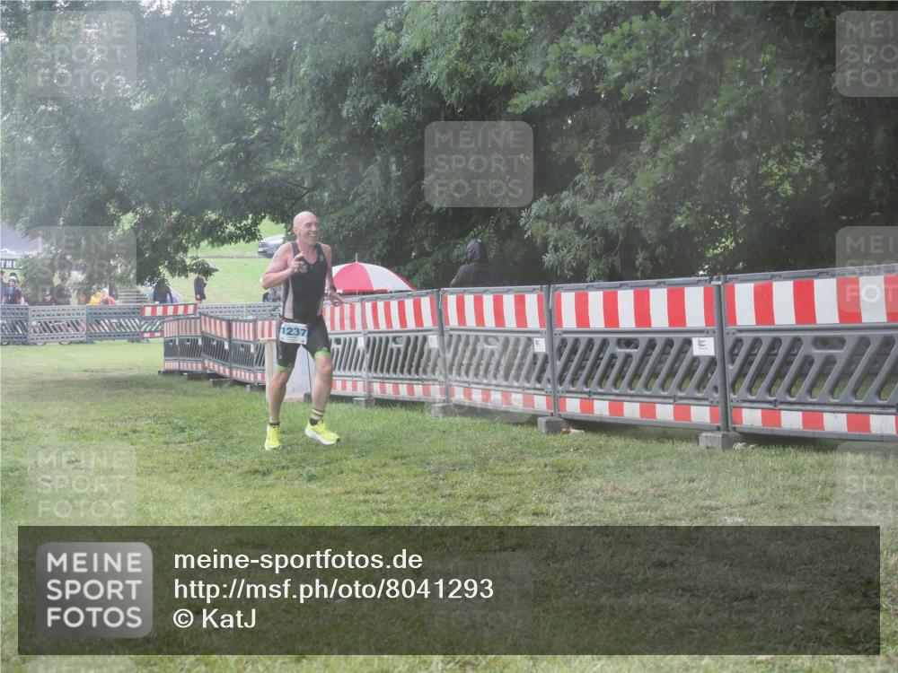 21.06.2025 - 27. Vierlanden-Triathlon KatJ http://msf.ph/oto/8041293 15.06.2025 14:31:41 Ziel 1237 meine-sportfotos.de