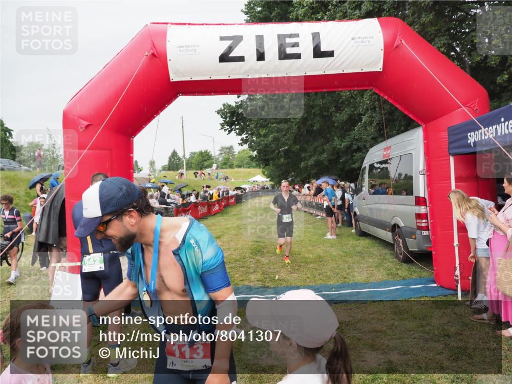21.06.2025 - 27. Vierlanden-Triathlon MichiJ http://msf.ph/oto/8041307 15.06.2026 13:28:33 Ziel 113, 670, 751 meine-sportfotos.de