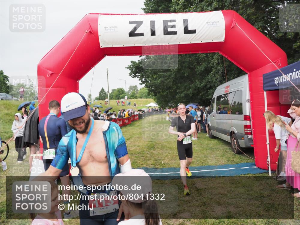 21.06.2025 - 27. Vierlanden-Triathlon MichiJ http://msf.ph/oto/8041332 15.06.2026 13:28:34 Ziel 113, 670, 751 meine-sportfotos.de